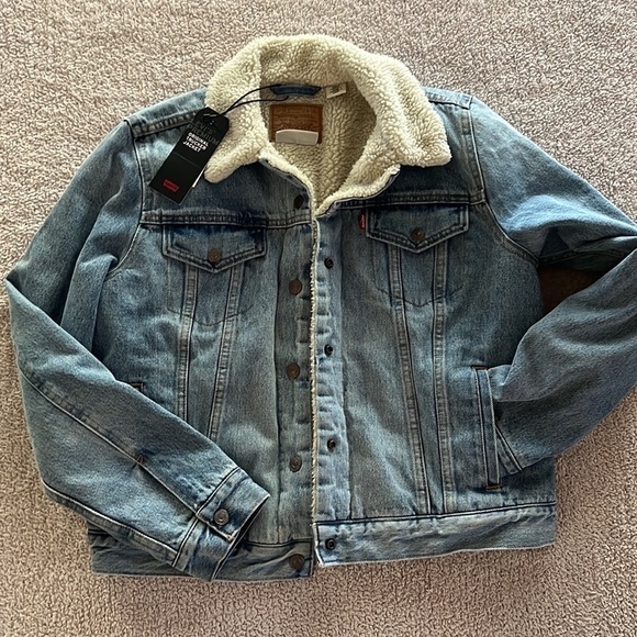 Levi’s Premium Ex-Boyfriend Sherpa Trucker Jacket - Picture 4 of 10